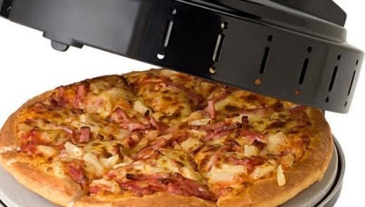Bugün için pizzanın hazırlanması yıllar öncesine göre daha kısa sürüyor olsa da filmle örtüşen bir yanı yok.