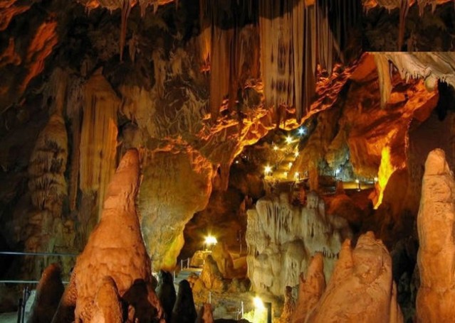 Tokat'ın Pazar ilçesindeki Ballıca  Mağarası, turistlerin yanı sıra rahatlamak isteyen astım hastaları tarafından da  ziyaret ediliyor.
