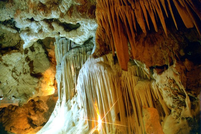 Mağaraya ziyaretçi akını

okat İl Özel İdaresi'nden 2007 yılında Orman ve Su işleri Bakanlığı  11. Bölge Müdürlüğü Tokat Şube Müdürlüğüne devrilen mağarayı bu yılın ilk 9  ayında 60 bin 350 kişi ziyaret etti.