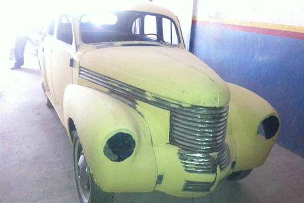 Bolu’da, 1950 model klasik otomobili satın alan Sinan Güler, 1.5 yıl içerisinde yaklaşık 45 bin TL harcayarak otomobili baştan aşağı yeniledi.

(Fotoğraflar Özel İzinle Alınmıştır / Milliyet)