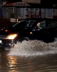 Trabzon'da sağanak yağış etkili oldu
