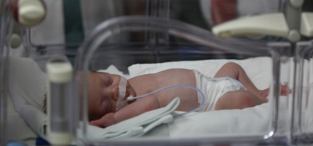 650 gram doğan Umut bebek hayata tutundu