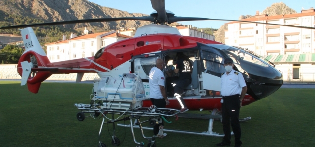 Amasya'da ambulans helikopter 7 günlük bebek için havalandı