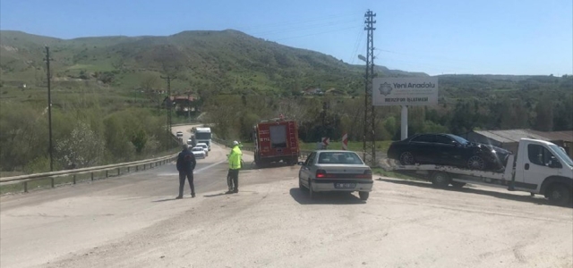 Amasya'da iki otomobil çarpıştı, 7 kişi yaralandı
