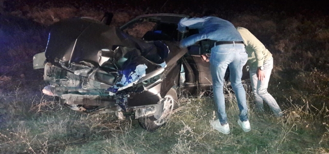 Amasya'da otomobil bariyere çarptı: 2 yaralı