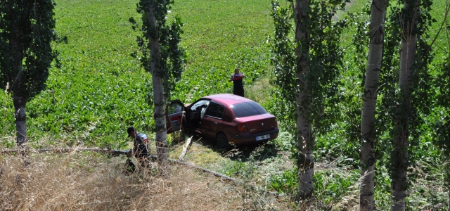Amasya’da otomobilin tarlaya devrilmesi sonucu 2 kişi yaralandı