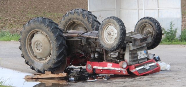 Amasya'da tır ile traktörün çarpıştığı kazada 2 kişi yaralandı