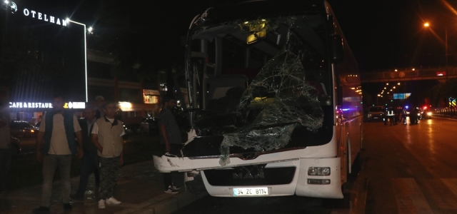 Amasya'da yolcu otobüsü ile tırın çarpışması sonucu 5 kişi yaralandı