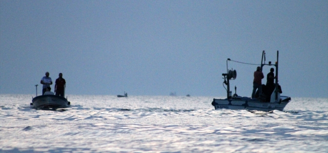 Balıkçılar havanın soğumasını bekliyor