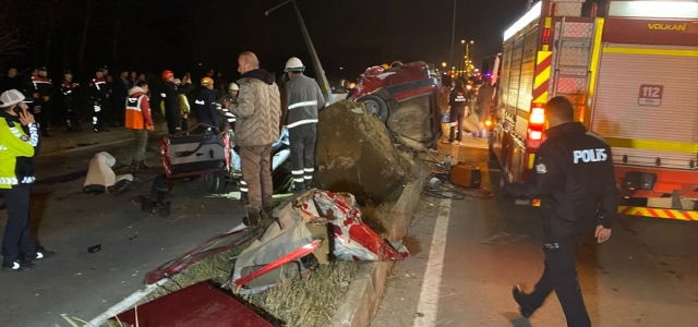 Bartın'da otomobilin direğe çarpması sonucu 15 yaşındaki sürücü öldü, 3 arkadaşı yaralandı