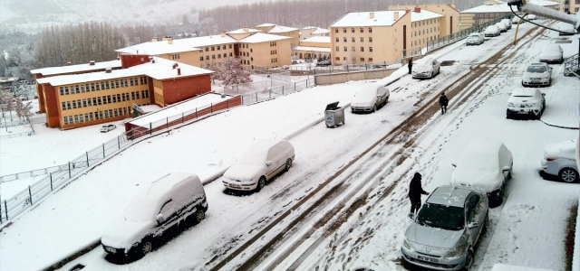 Bayburt'ta kar yağışı yaşamı olumsuz etkiliyor