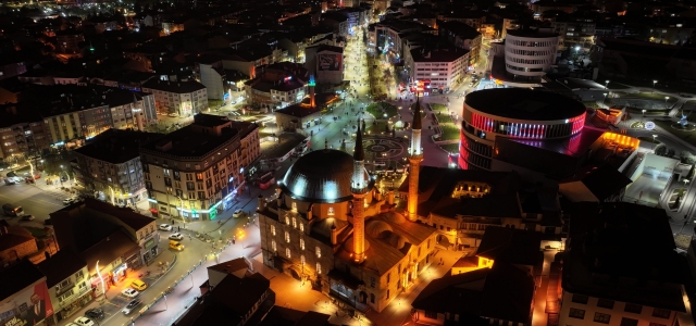 Bolu Belediyesi Yıldırım Bayezit Cami’yi ışıl ışıl yaptı