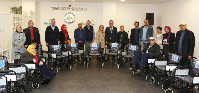 Bolu Belediyesi’nden engellilere büyük destek! 21 engelli daha tekerlekli sandalyesine kavuştu