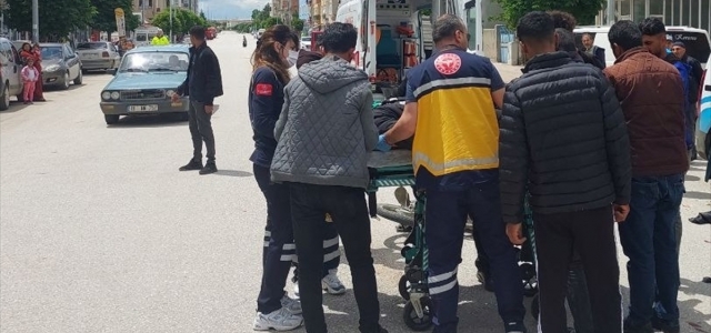 Çorum'da traktörün çarptığı motosikletteki 2 mevsimlik tarım işçisi yaralandı