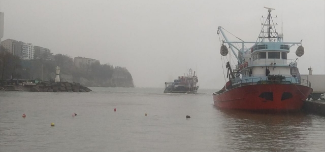 Düzce'de balıkçılar kuvvetli rüzgarın ardından yeniden denize açıldı