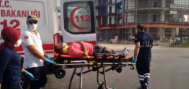 Düzce'de elektrikli bisikletle motosiklet çarpıştı: 3 yaralı
