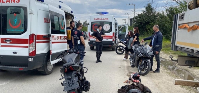 Düzce'de iki motosikletin çarpıştığı kazada sürücüler yaralandı