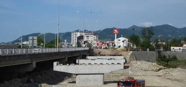 Espiye'de Gelevera köprüsü yıkılarak yeniden inşa ediliyor