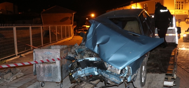 Havza'da aydınlatma direğine çarpan otomobilin sürücüsü yaralandı