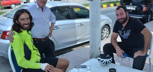 İsanyol gazeteci bisikletle Türkiye turunda