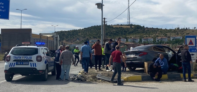 Karabük'te 2 otomobilin çarpıştığı kazada 1 kişi öldü, 6 kişi yaralandı