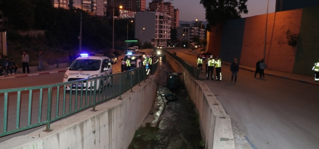 Karabük'te kanala düşen otomobilin sürücüsü yaralandı