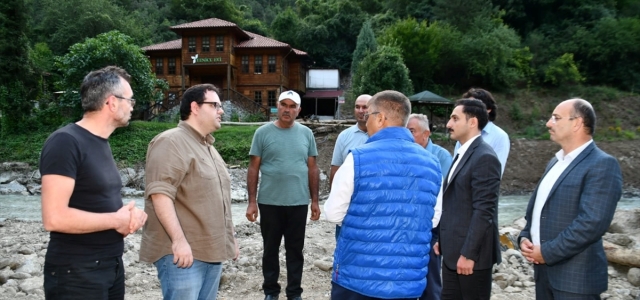 Karabük'te selde zarar gören köy yolları onarılıyor