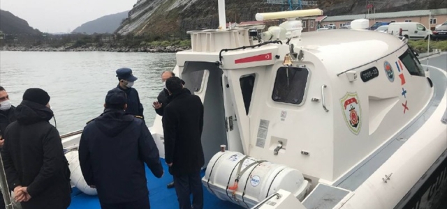 Karadeniz&#39;de batan kuru yük gemisinden 6 kişi kurtarıldı