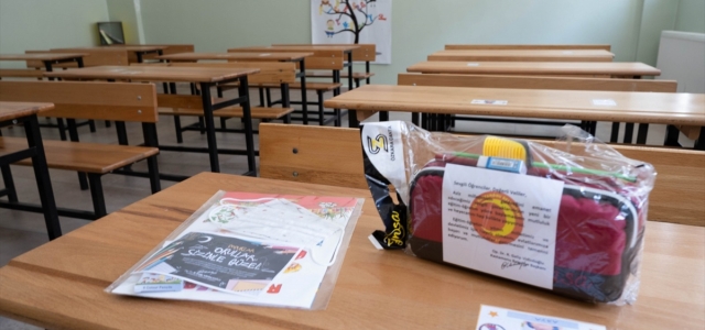 Kastamonu Belediye Başkanı Vidinlioğlu'dan öğrencilere ilk gün hediyesi