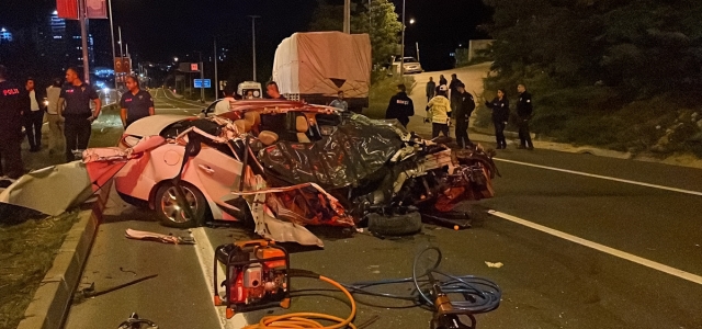 Kastamonu'da kamyona çarpan otomobildeki 1 kişi öldü, 3 kişi yaralandı