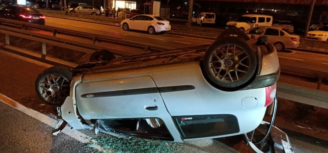Kocaeli'de devrilen otomobildeki 4 kişi yaralandı