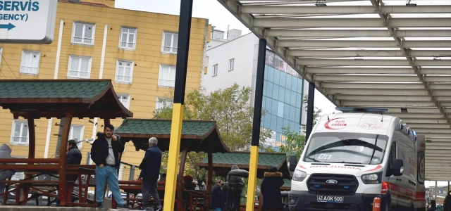 Kocaeli'de kaldırımda yürürken mermi isabet eden genç kız yaralandı