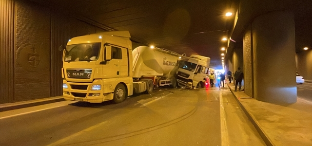 Kocaeli'de zincirleme trafik kazası nedeniyle kapanan kara yolu ulaşıma açıldı
