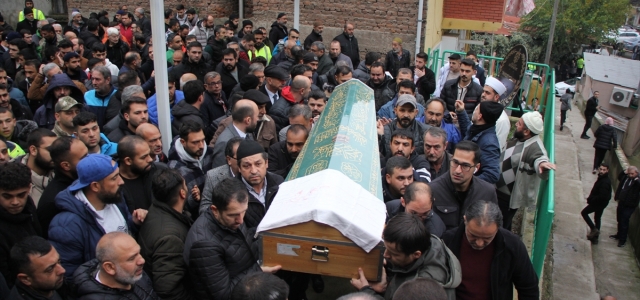 Kocaeli'de zincirleme trafik kazasında ölen kişinin cenazesi defnedildi