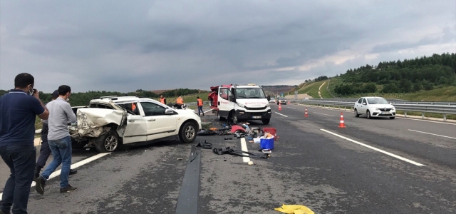 Kuzey Marmara Otoyolu'nda 3 aracın karıştığı kazada 16 yaşındaki genç öldü, 1 kişi yaralandı