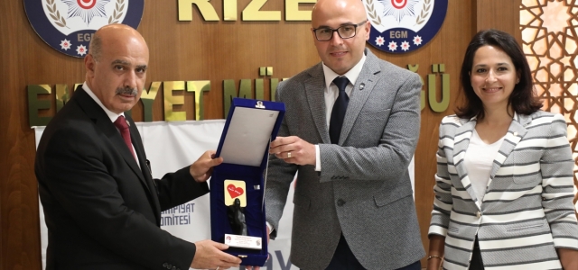 Rize'de görev yapan polis memuru Seçkin Yıldız'a fair-play ödülü
