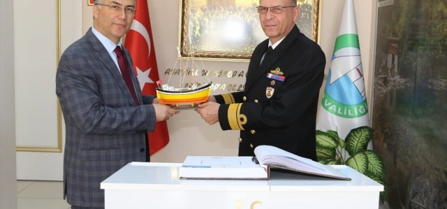 Sahil Güvenlik Komutanı Kendir Sinop'ta ziyaretlerde bulundu