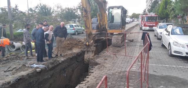 Samsun'da altyapı çalışmasında toprak kayması sonucu bir işçi yaralandı