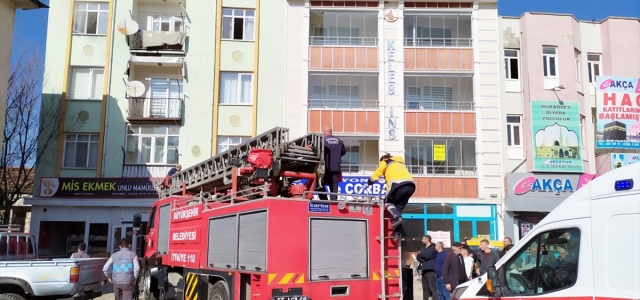 Samsun'da apartmanda çıkan yangında bir kişi dumandan etkilendi