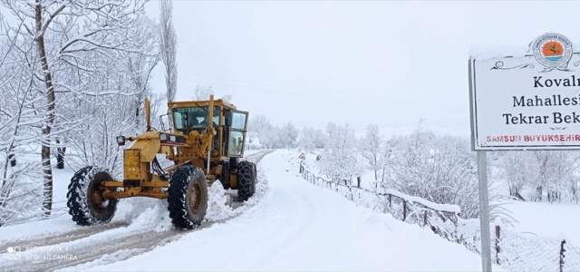 Samsun'da belediye ekiplerinin karla mücadele çalışmaları