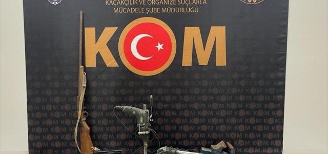  Samsun'da evinde ruhsatsız silah tamiri yapan 2 zanlı yakalandı