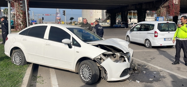 Samsun'da iki otomobil ile motosikletin karıştığı kazada 1 kişi öldü, 1 kişi yaralandı
