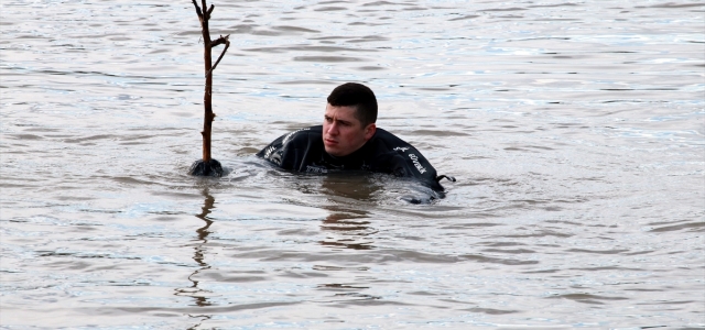 Samsun'da ırmakta suya kapılan babayı arama çalışması sürüyor