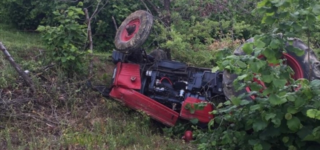 Samsun'da traktörün altında kalan sürücü öldü