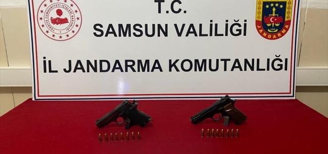 Samsun'da yol uygulamasında 2 silah ele geçirildi