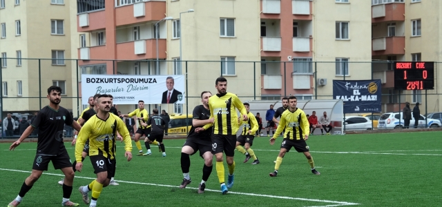 Sel felaketi sonrası Bozkurt'ta ilk resmi futbol müsabakası yapıldı