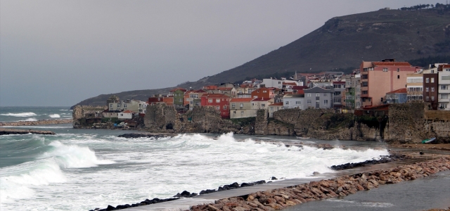 Sinop'ta fırtına deniz ulaşımını ve balıkçılığı olumsuz etkiliyor