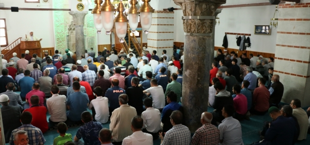Tarihi cami bin yıldır Müslümanların hizmetinde