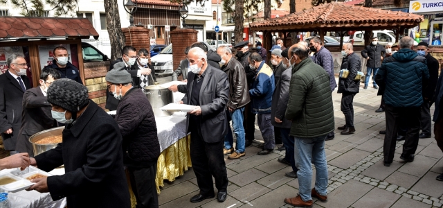 Taşköprü'de vatandaşlara Çanakkale şehitlerinin bir öğünlük iaşesi ikram edildi