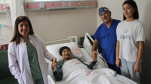 Kırgızistanlı kadın rahmindeki tümörden Türkiye'deki ameliyatla kurtuldu